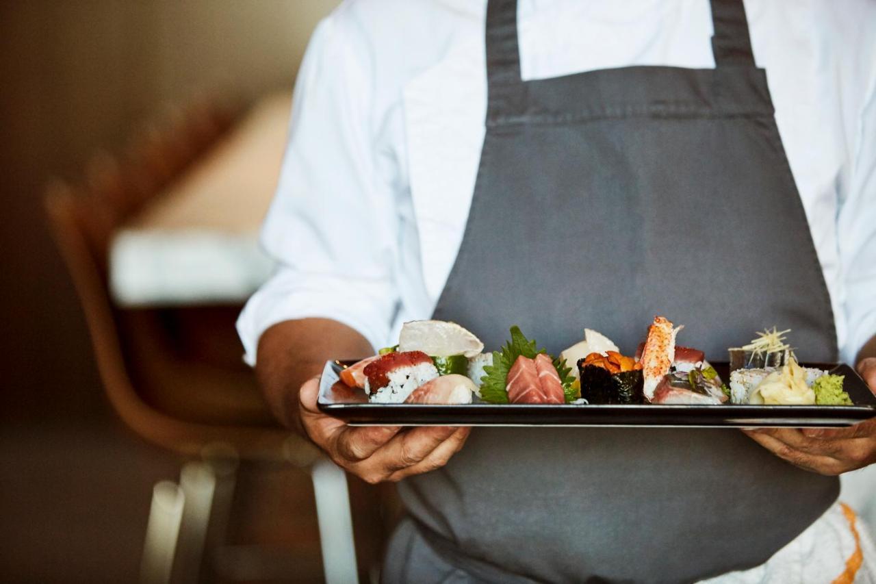 فندق بيكاديلي نيودلهي المظهر الخارجي الصورة A sushi chef