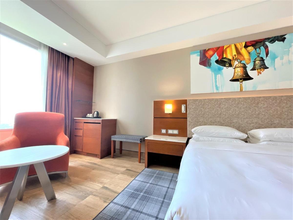 فندق بيكاديلي نيودلهي المظهر الخارجي الصورة A room at the hotel