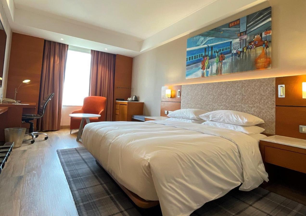 فندق بيكاديلي نيودلهي المظهر الخارجي الصورة A room at the hotel