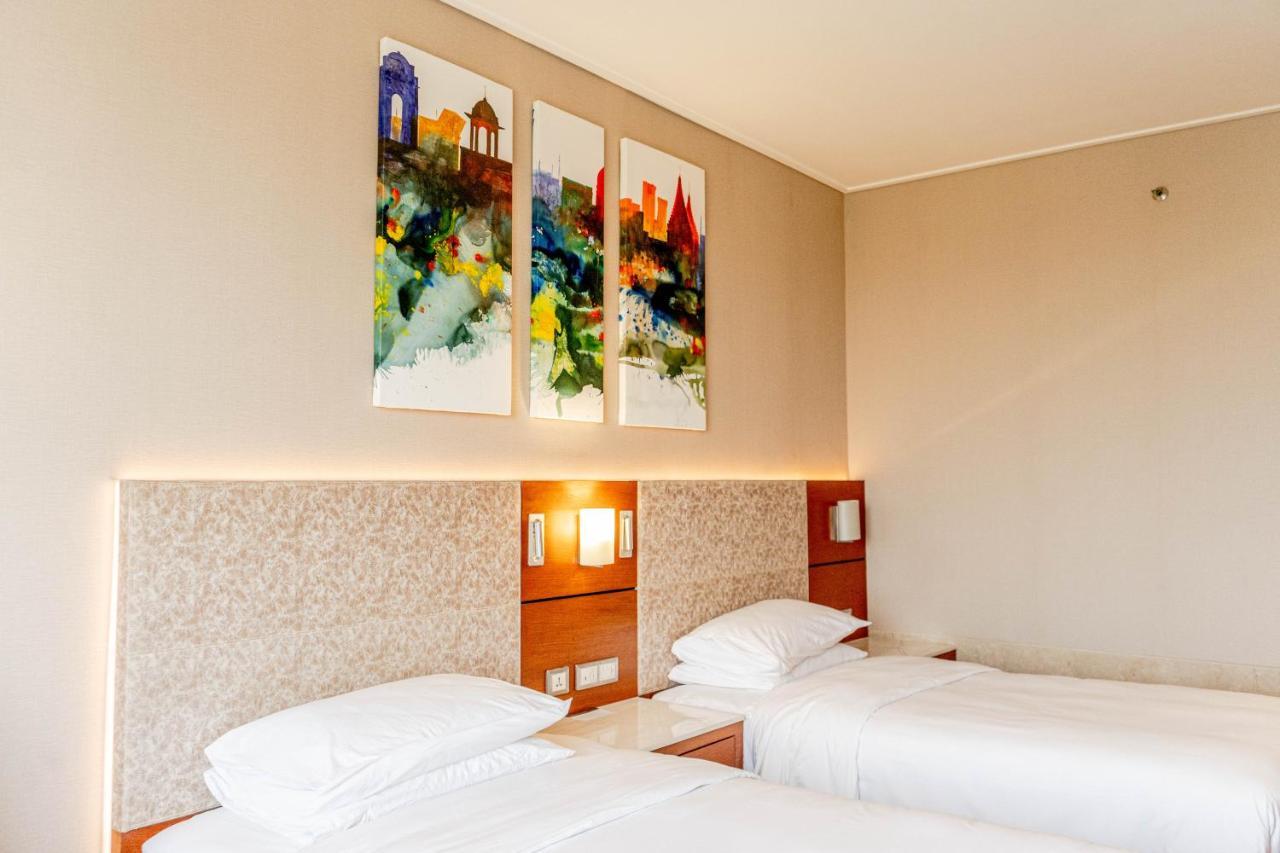 فندق بيكاديلي نيودلهي المظهر الخارجي الصورة A room at the hotel