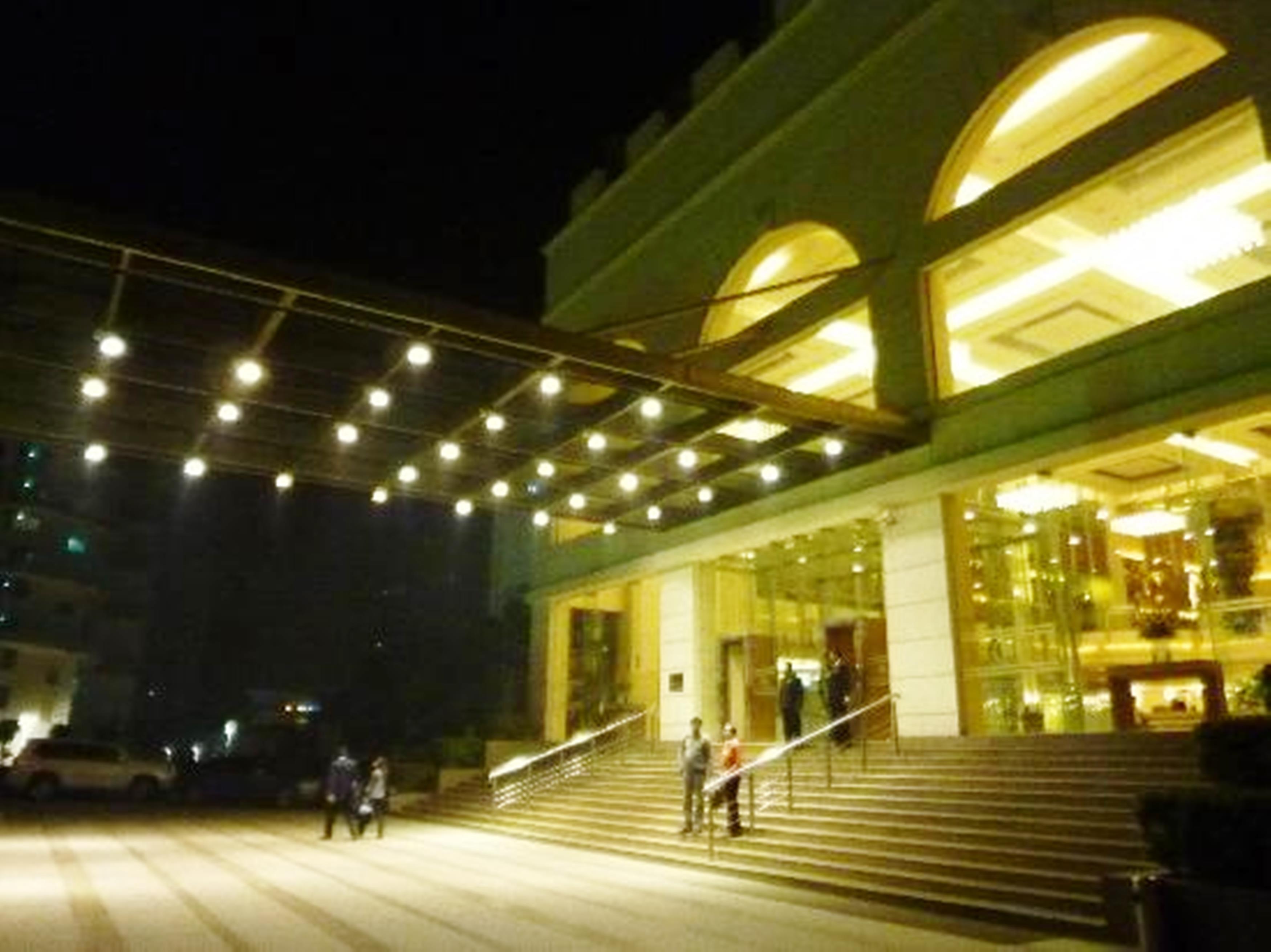 فندق بيكاديلي نيودلهي المظهر الخارجي الصورة The main entrance of the hotel