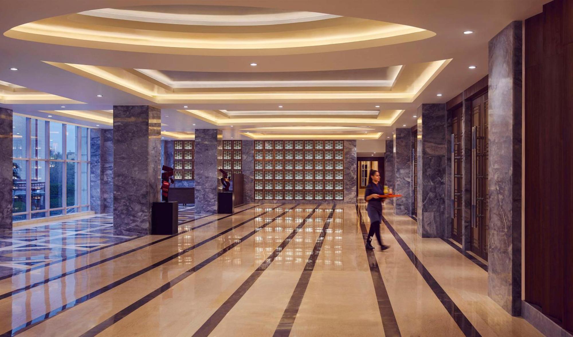 فندق بيكاديلي نيودلهي المظهر الخارجي الصورة The lobby of the hotel