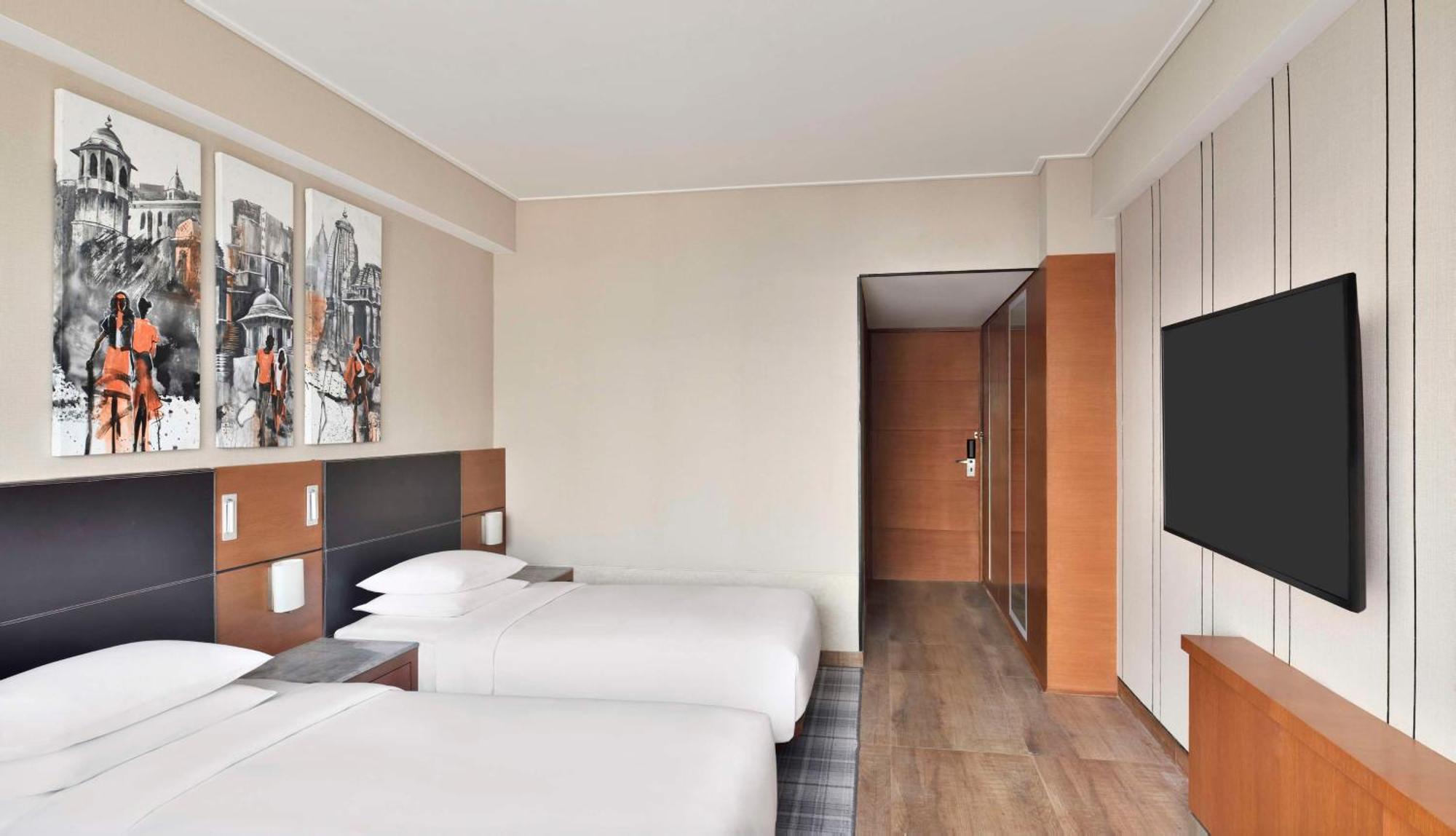 فندق بيكاديلي نيودلهي المظهر الخارجي الصورة A typical room at the hotel