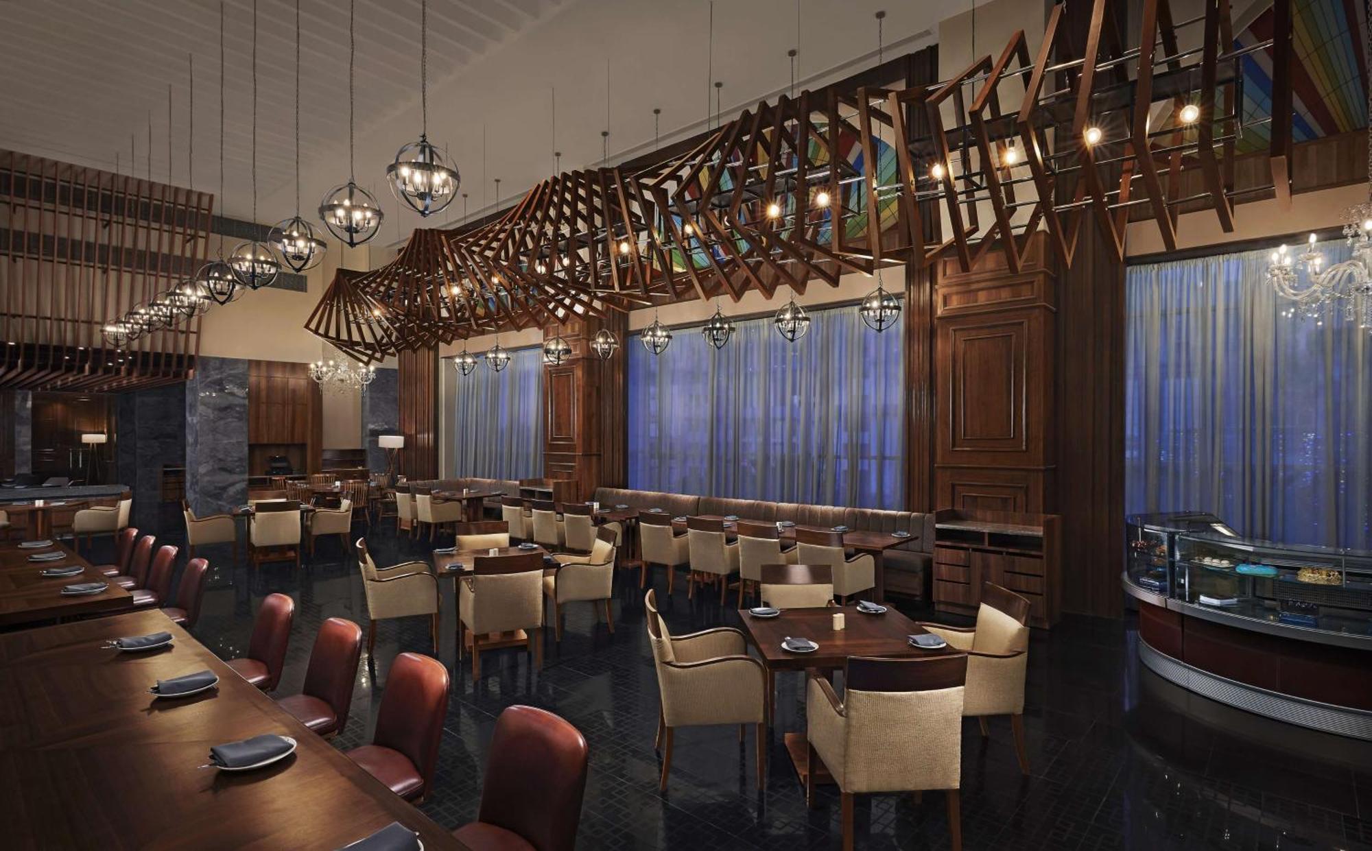 فندق بيكاديلي نيودلهي المظهر الخارجي الصورة The interior of the restaurant